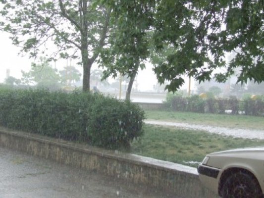 ANM: Cod galben de ploi, în Constanţa, până la ora 16.00
